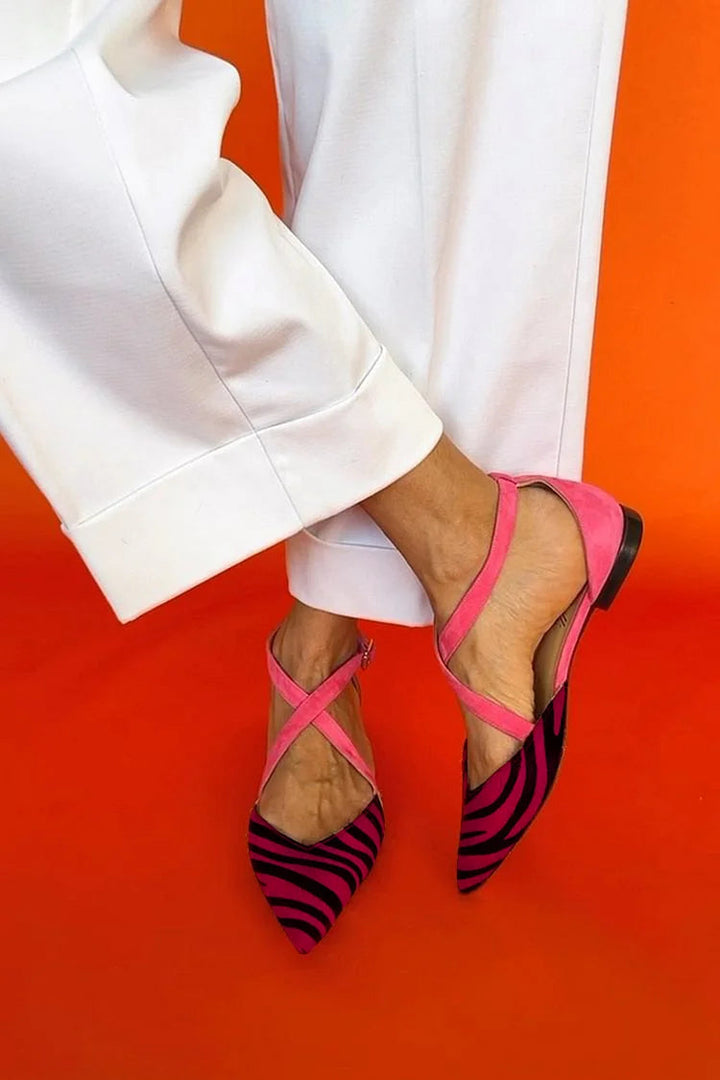 ZEBRA TRYCK CROSS-STRAP FLATS
