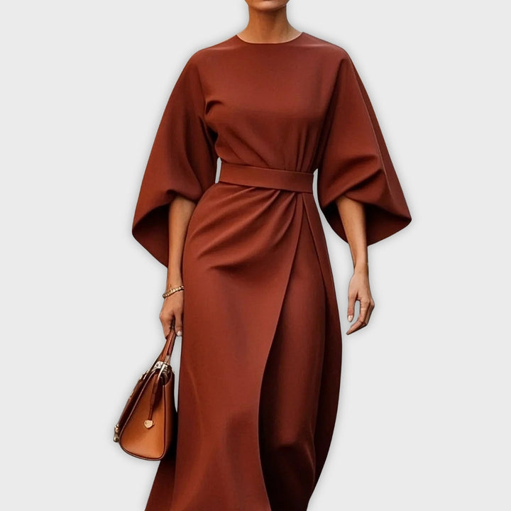 Olivia | Elegant Klänning med Bälte och Dolmansleeves